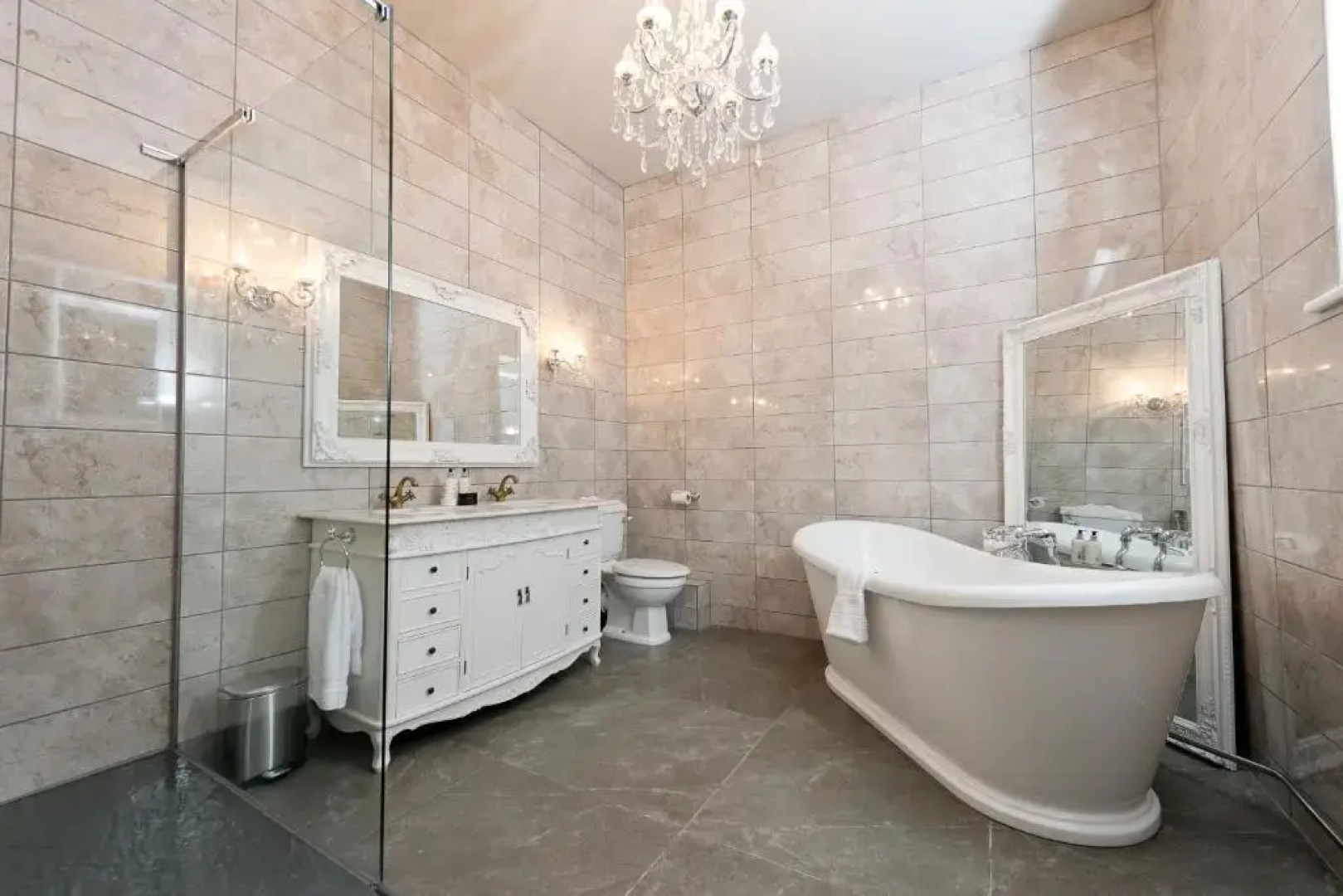 Glewstone Court Country House Hotel