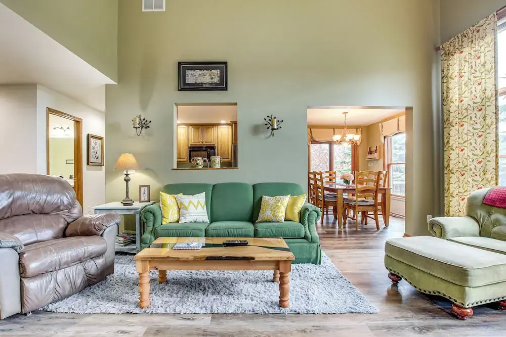 Door County Townhome: Pool Access, 1 Mi to Beach!