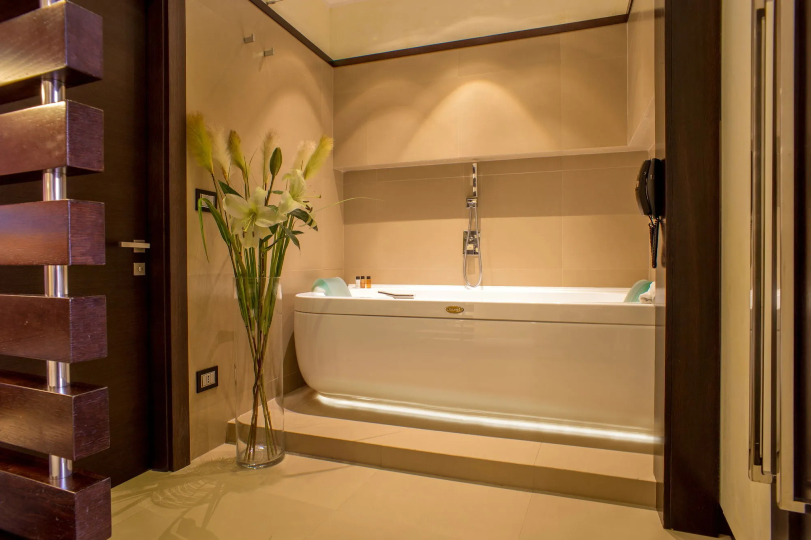 Les Fleurs Luxury House