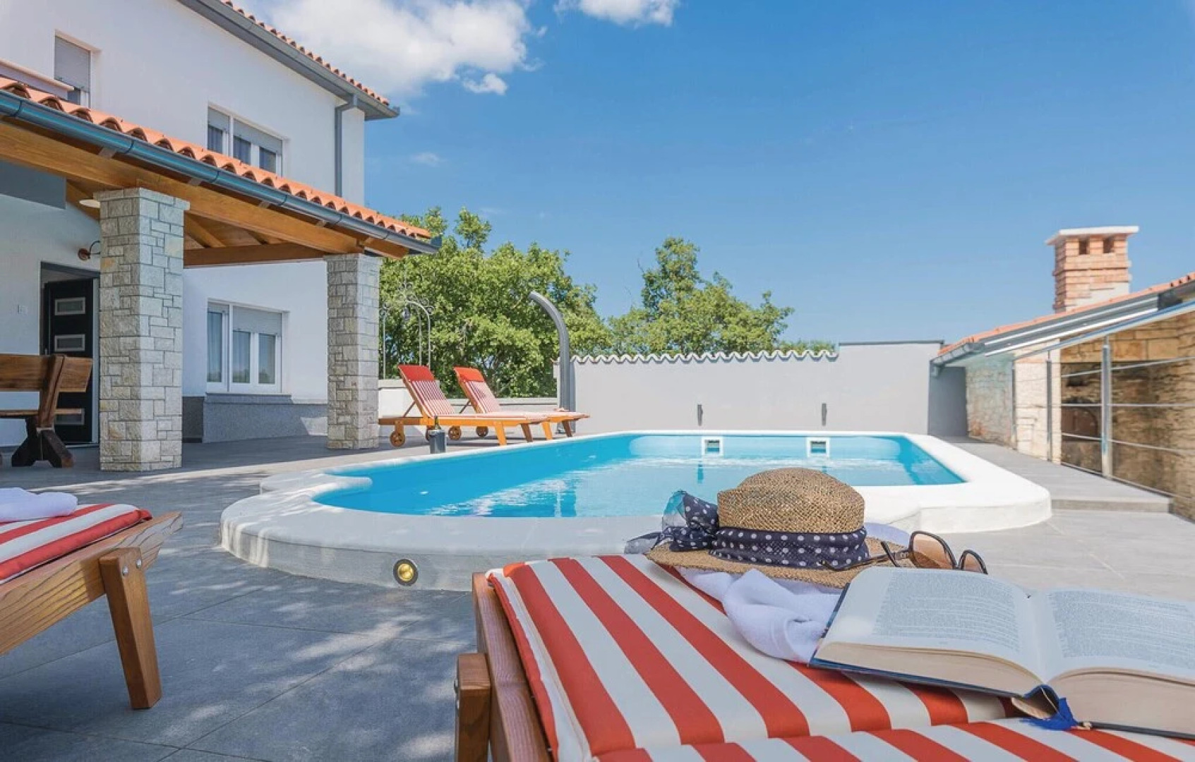 Amazing Home in Manjadvorci With Wifi and 4 Bedrooms