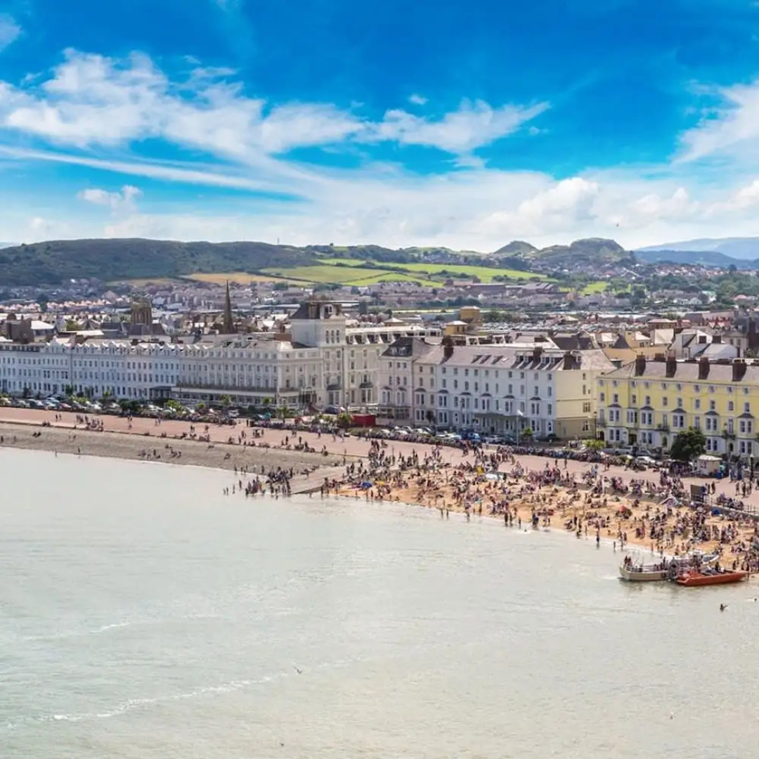 The North Wales Gathering - Hot Tub Sleeps Up 16