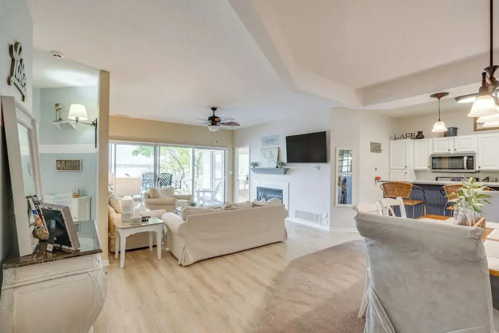 Swim, Boat & Fish: Townhome on Lake of the Ozarks