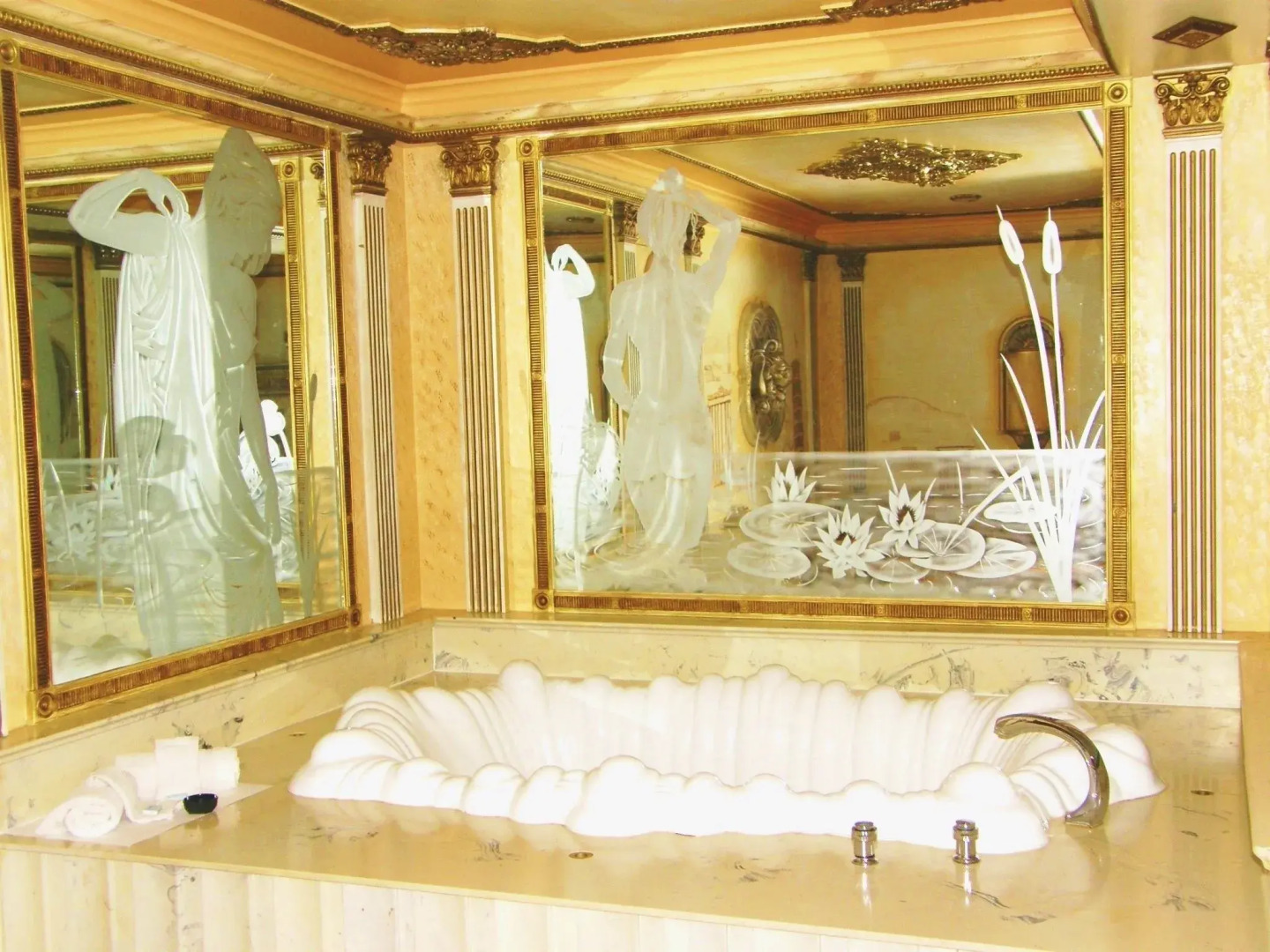 Gallery Holiday Motel