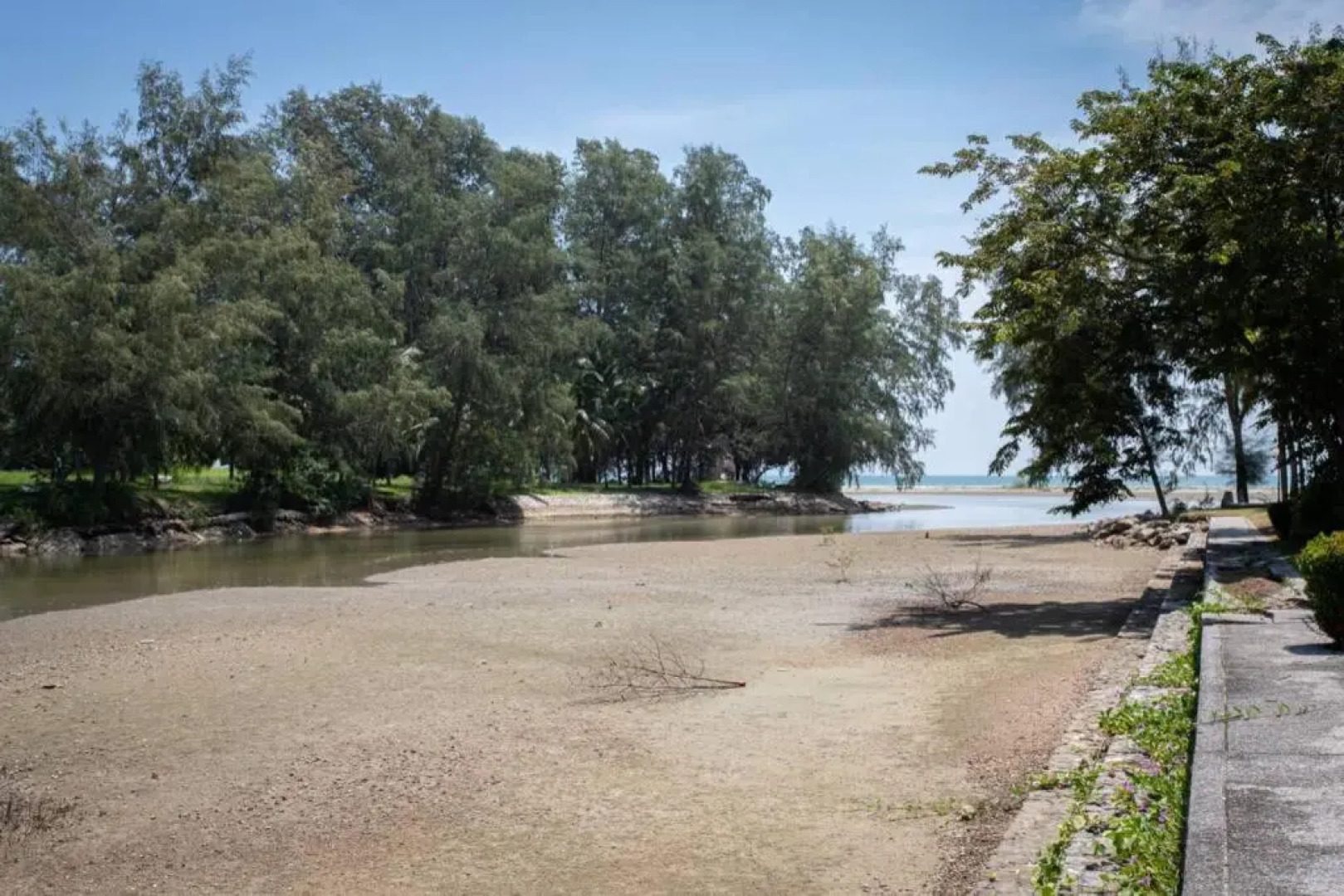 F4 Beach house Kitchen BBQ 3 bedrooms Large yard