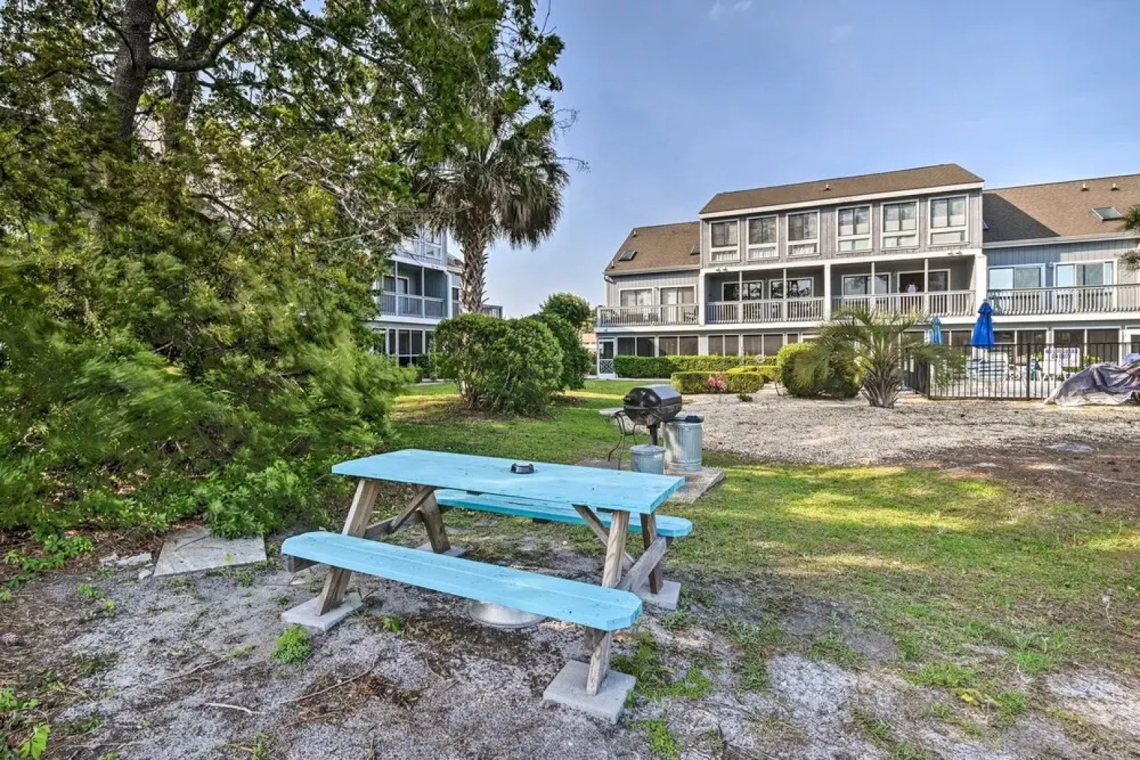2 Mi to Surfside Beach: Golf Getaway w/ Balcony!