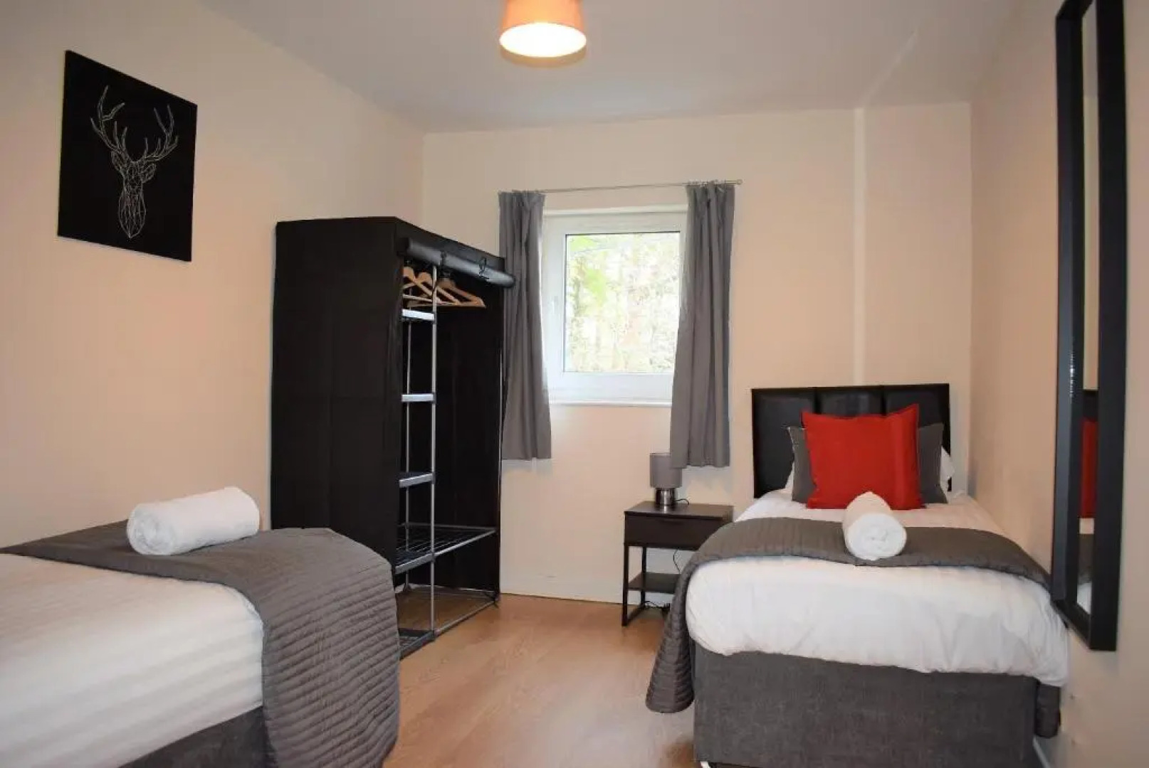 Kelpies Serviced Apartments Callum- 3 Bedrooms- Sleeps 6