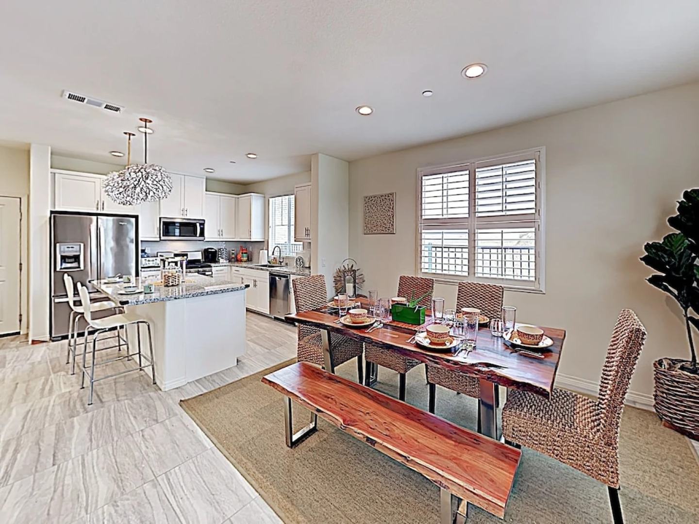 Stunning Beach W/ Pool, Views, Bar & Arcade 3 Bedroom Condo