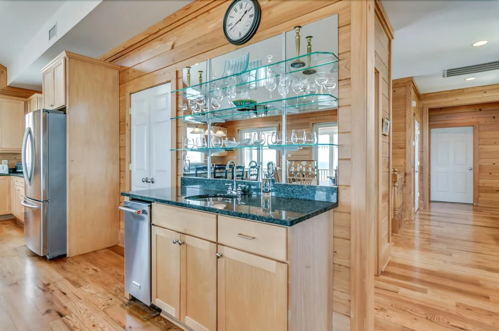 1001 Mr Bug s Summer 6 Br home by RedAwning