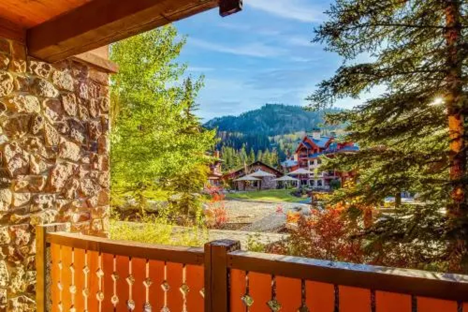 Eagle Springs East 101: Red-Wing Suite