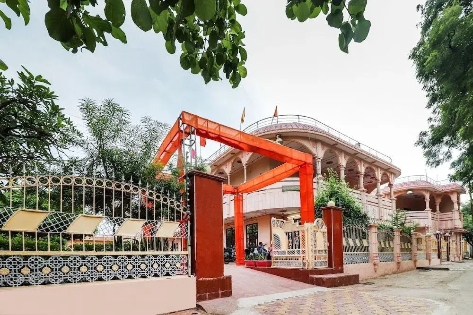 Shri Giriraj Dham by OYO Rooms