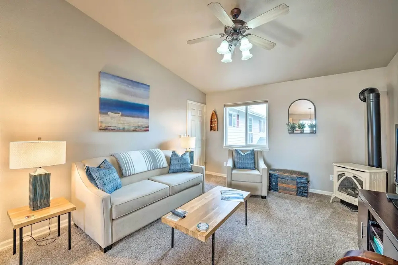 Anacortes Condo ~ 1 Mi to Marina & Fidalgo Bay!