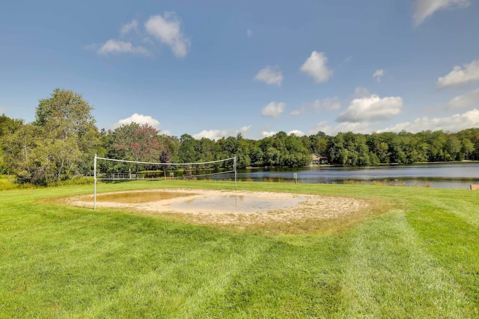 Traditional Blakeslee Chalet: Deck & Lake Access!