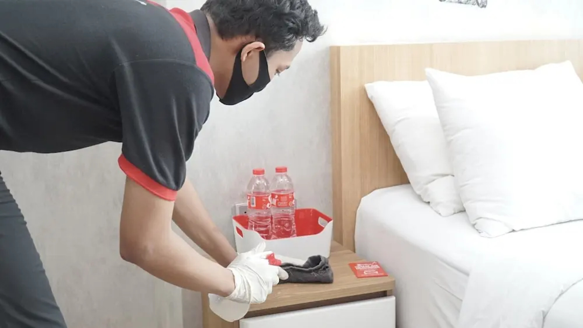 RedDoorz near GOR Satria 3