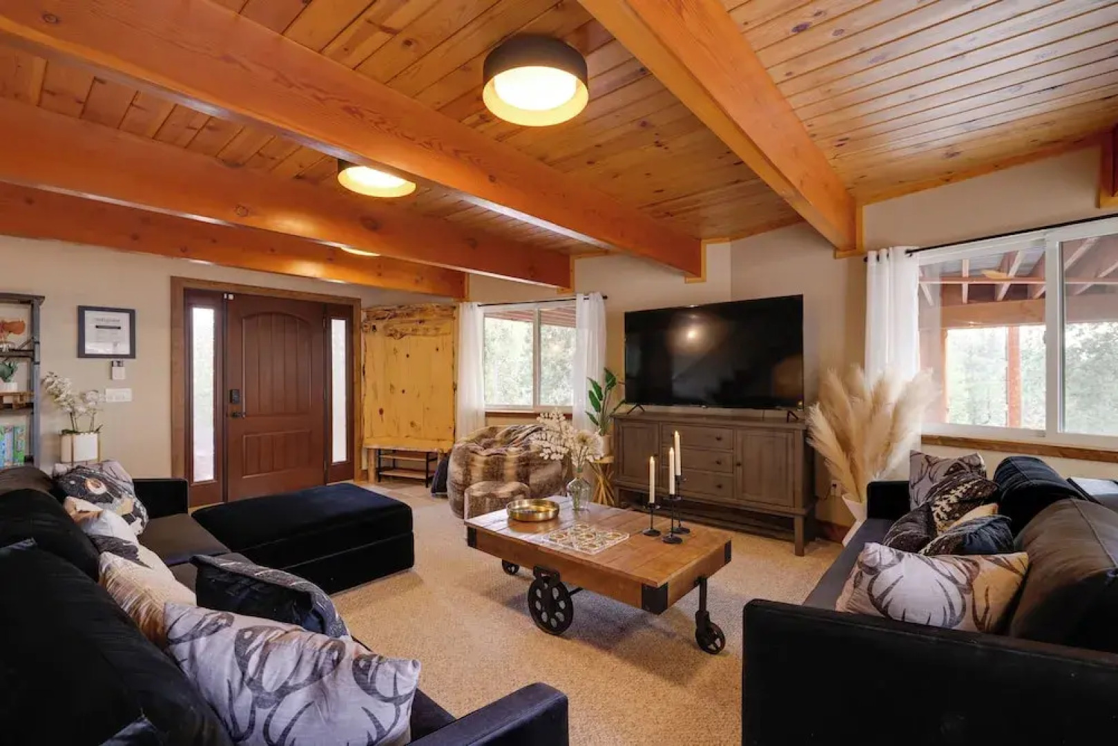 Hot Tub + Scenic Views: Luxury Twain Harte Cabin!