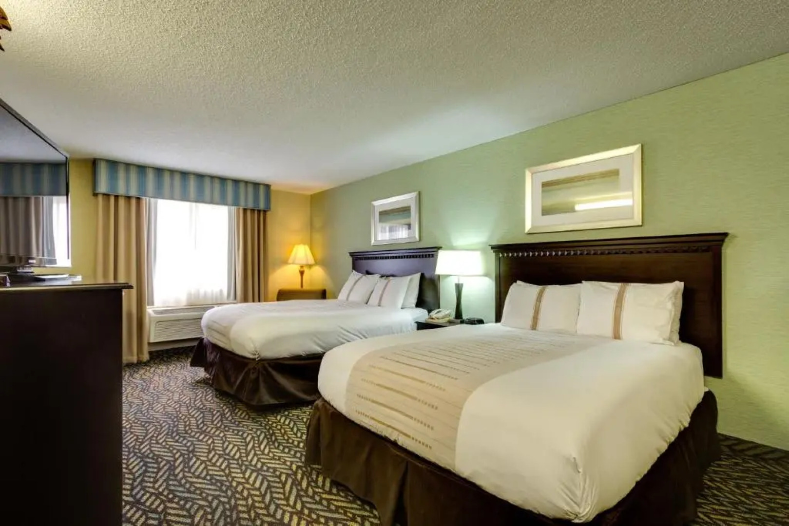 Fireside Inn & Suites