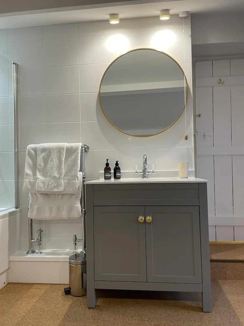 Simple Luxury in Brecon Beacons Village House