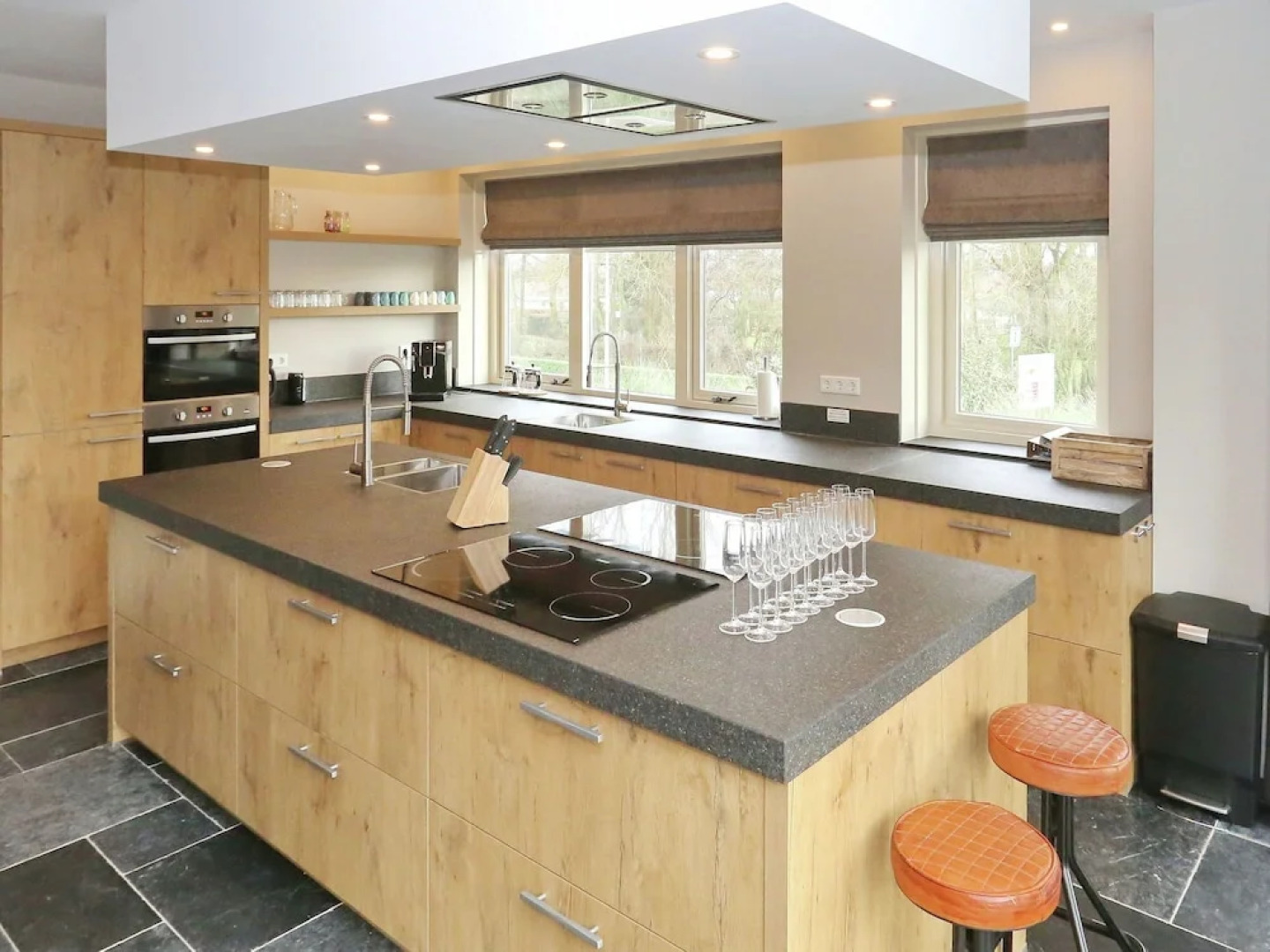 Luxurious Holiday Home with Hot Tub in Noordwijk