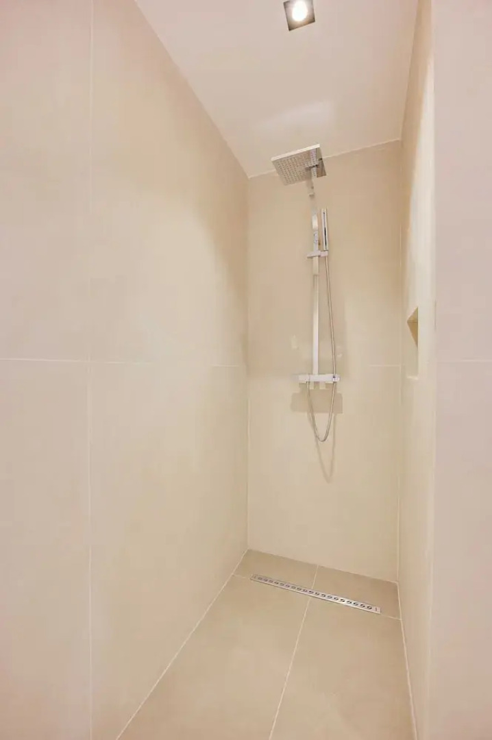 Charming Apt With AC & Balcony