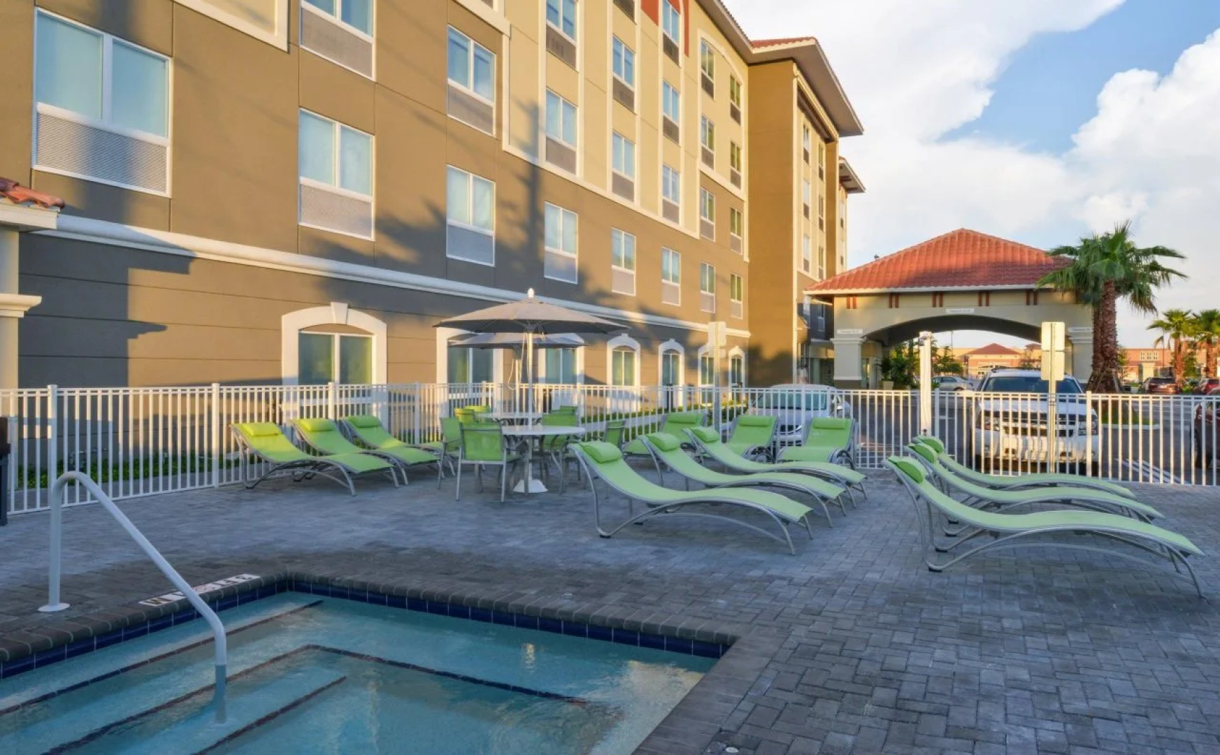 Holiday Inn Express & Suites St. Petersburg - Madeira Beach by IHG