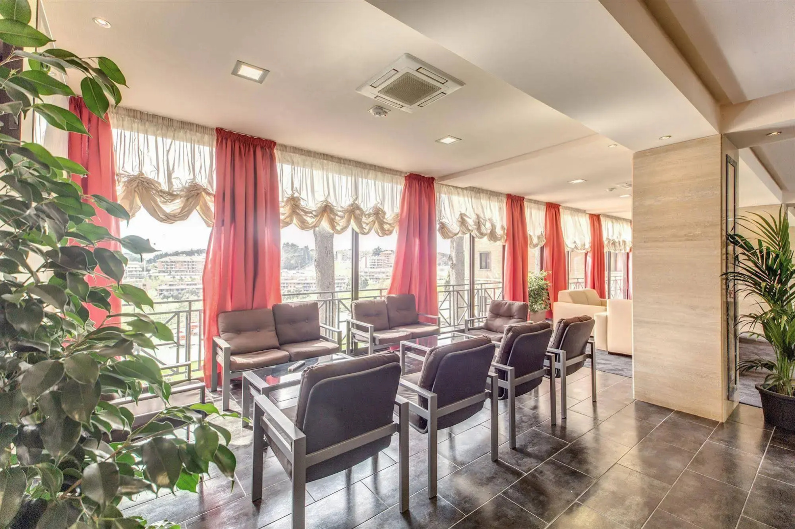 Regal Park Hotel