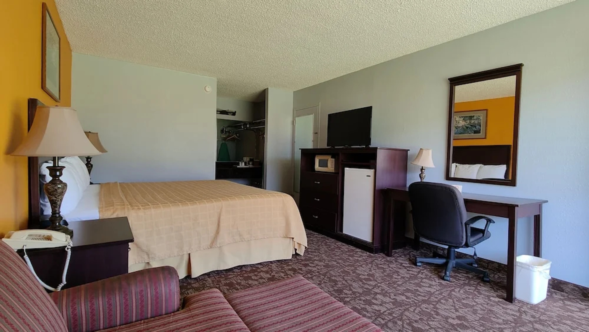 Countryside Inn & Suites