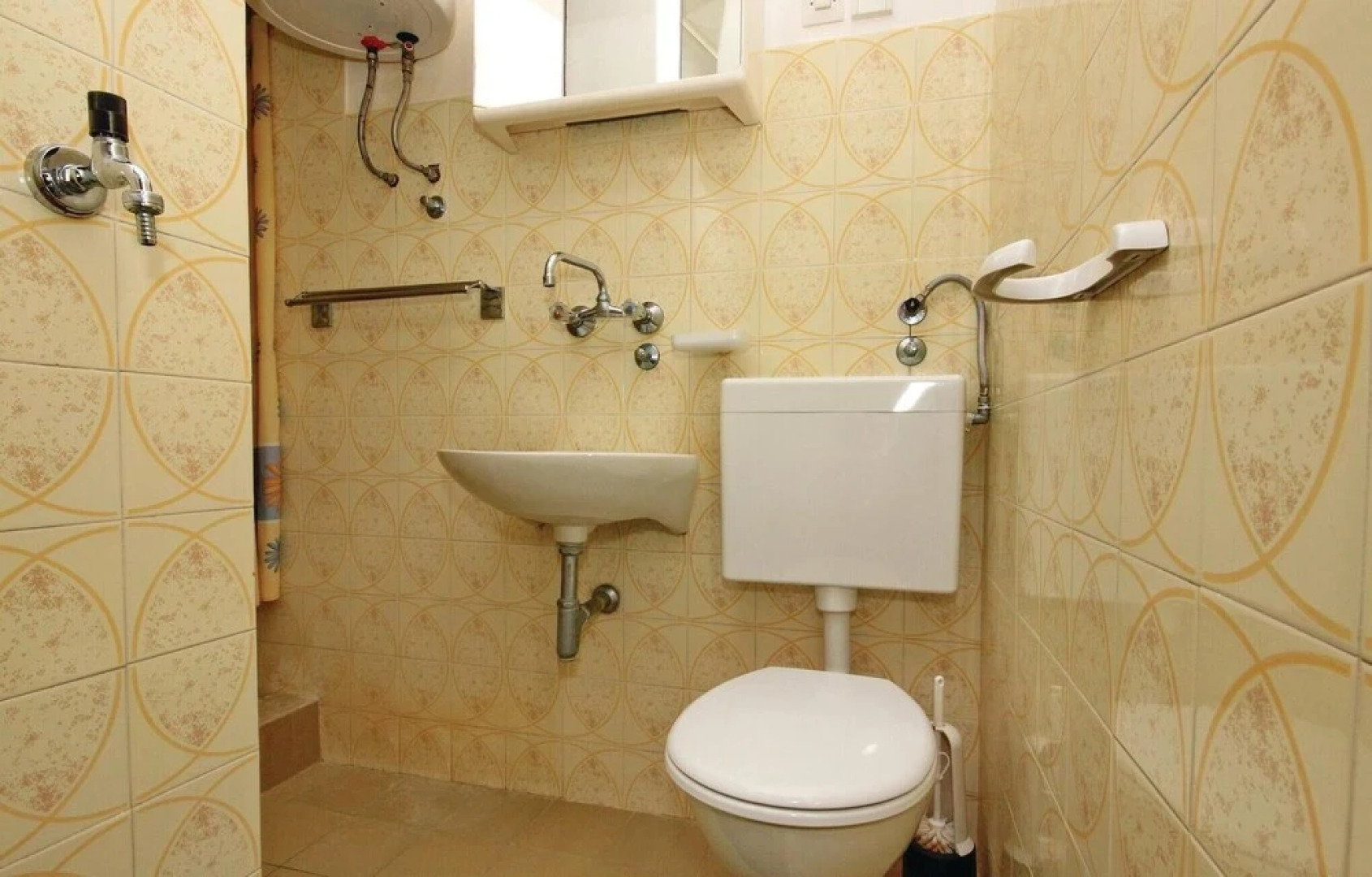 Amazing Home in Prizba With Wifi and 7 Bedrooms