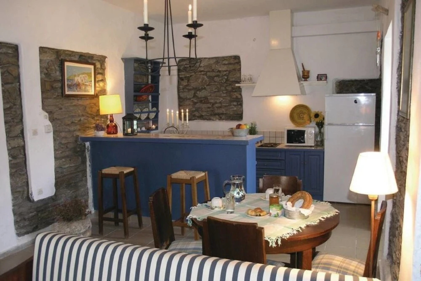 "Aura" apt in Stone Tower 1690 • Andros