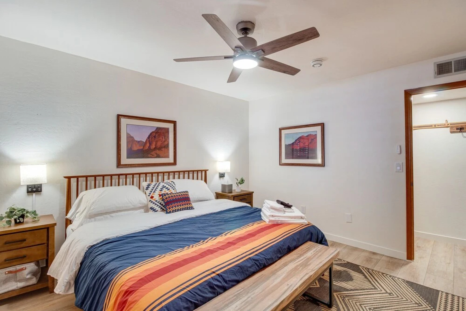 Pinetop Cabin w/ 2 Fireplaces & Hot Tub!