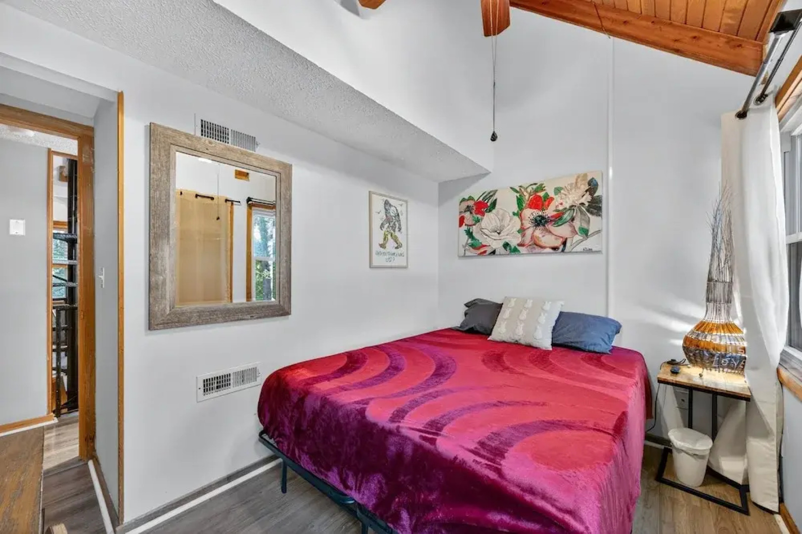 Mountain Escape With Hot Tub & Stargazing 3 Bedroom Cabin