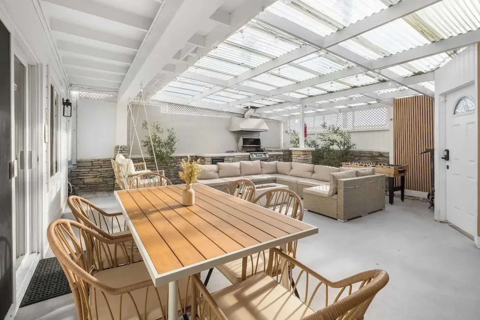 Steps to the Beach, Firepit & Patio Long-term Newport Beach Stay Coastal Cove