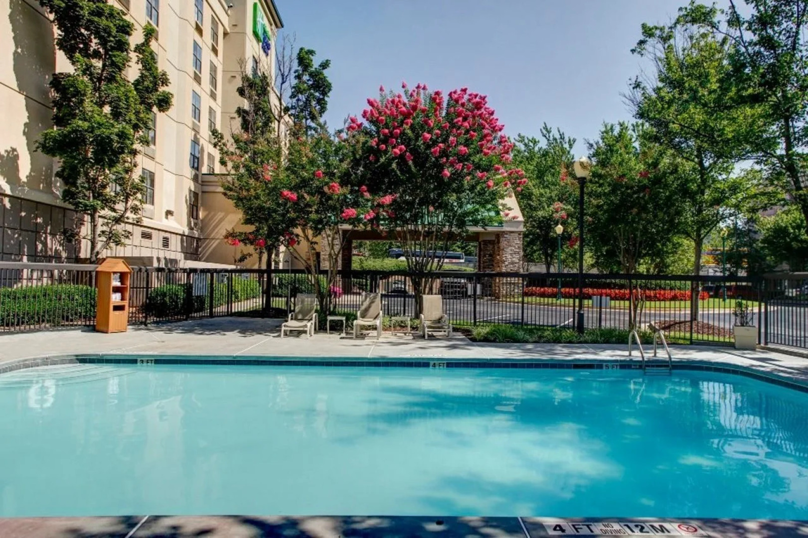 Holiday Inn Express & Suites Atlanta Buckhead by IHG