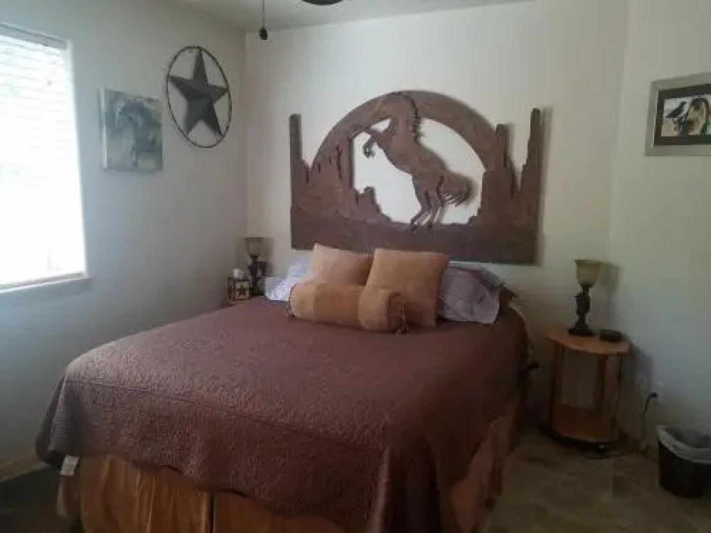 Grizzly Roadhouse Bed & Breakfast and Vacation Rentals