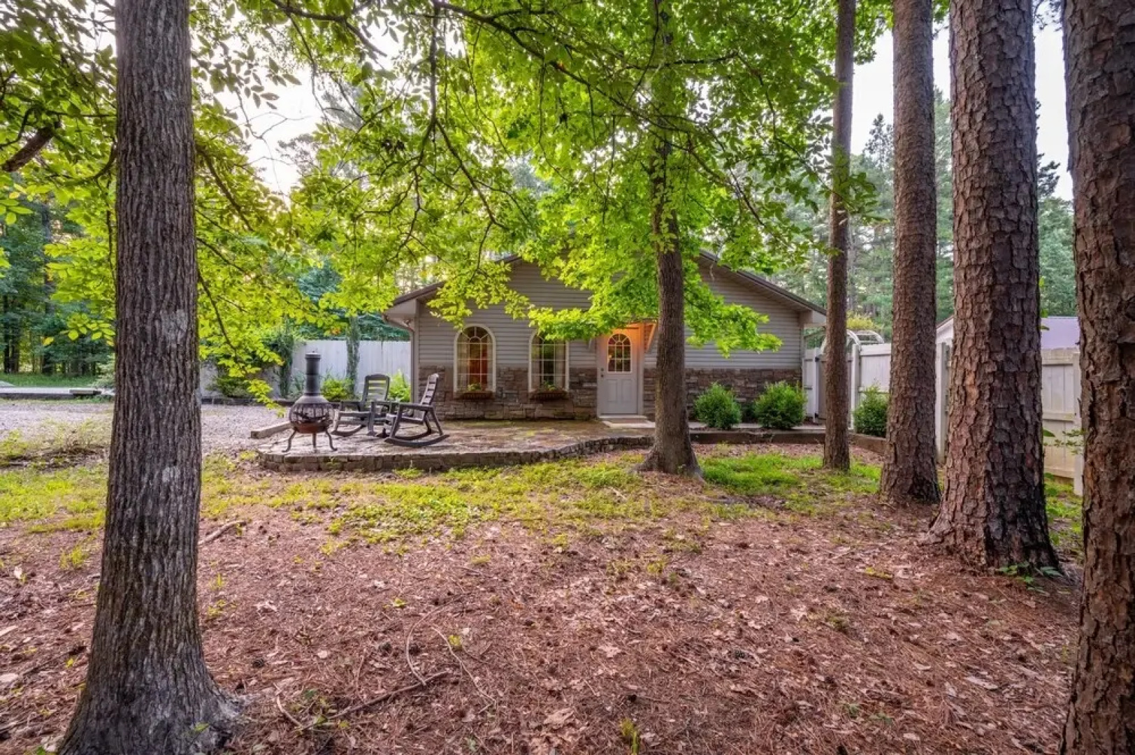 Rose Lane Cottage Studio With Game Room and Private Hot Tub by Redawning
