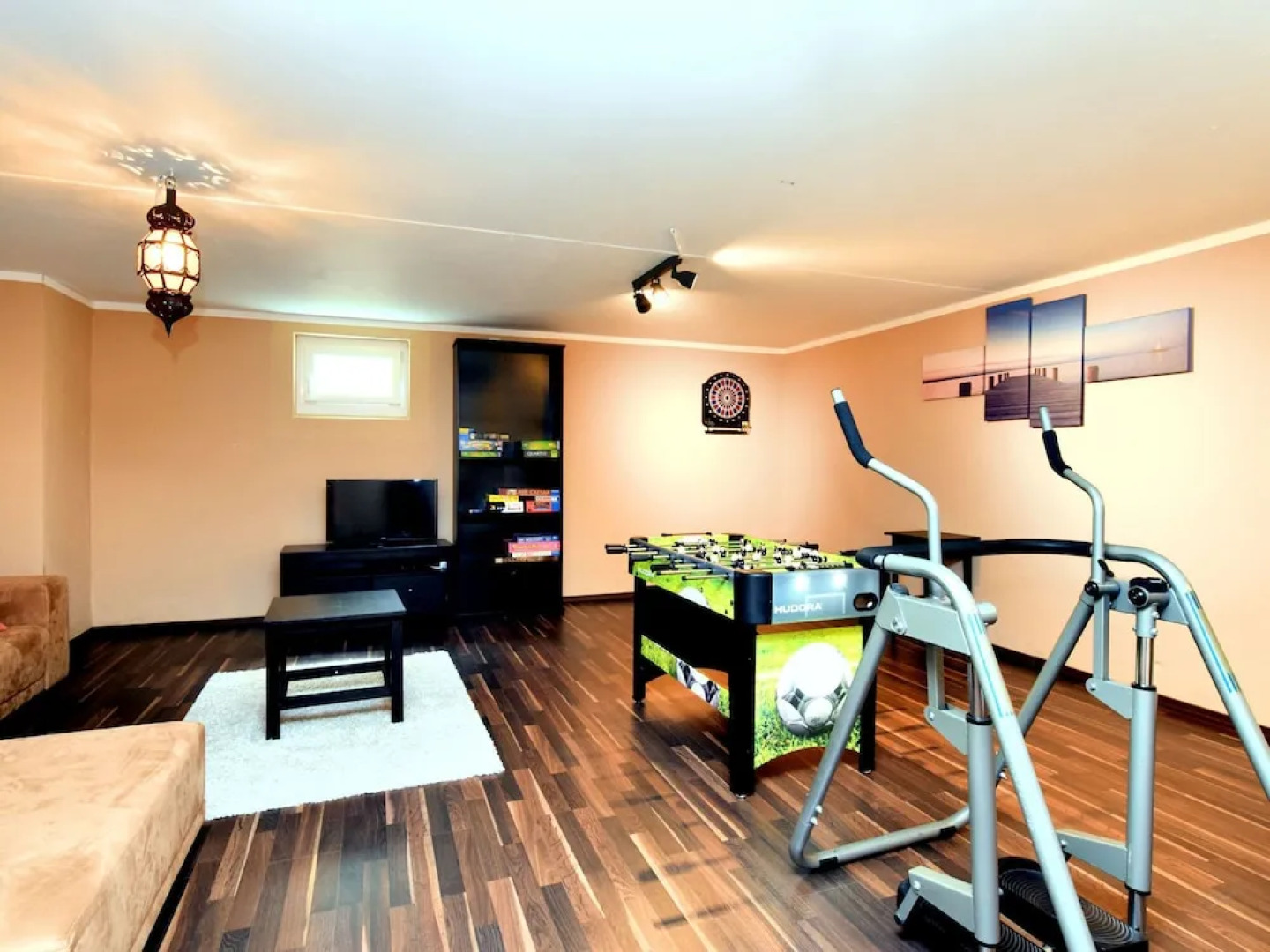 Beautiful House With Sauna, Modern Interior and Enormous, Park-like Garden