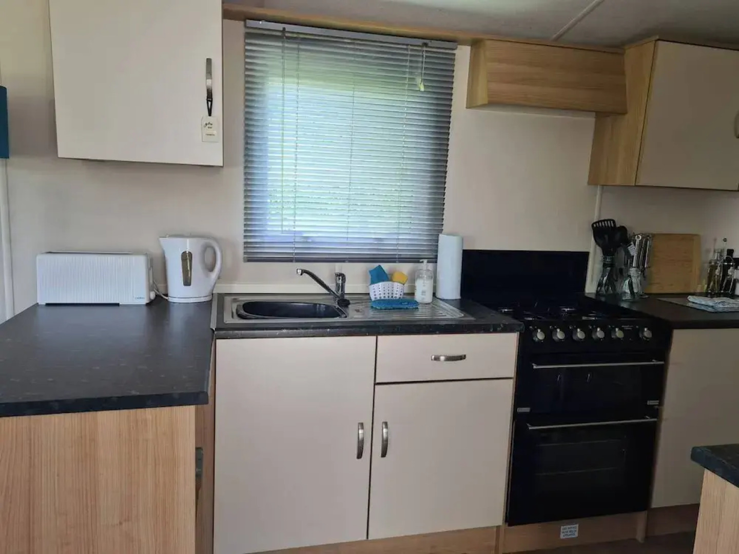 2 Bed Lodge - Sleeps 5 - Parking - Pets - Wifi