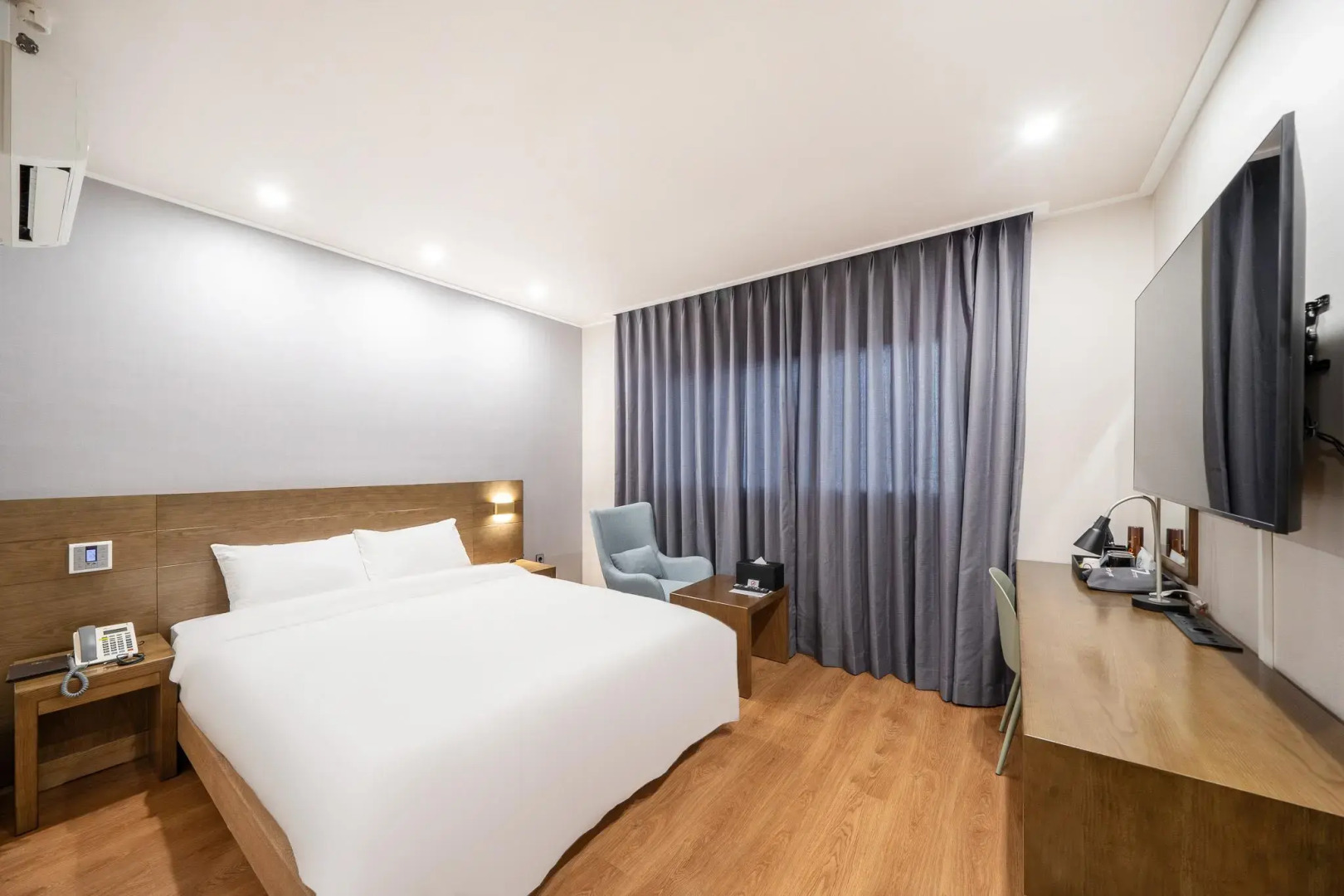 The 7 Business Hotel