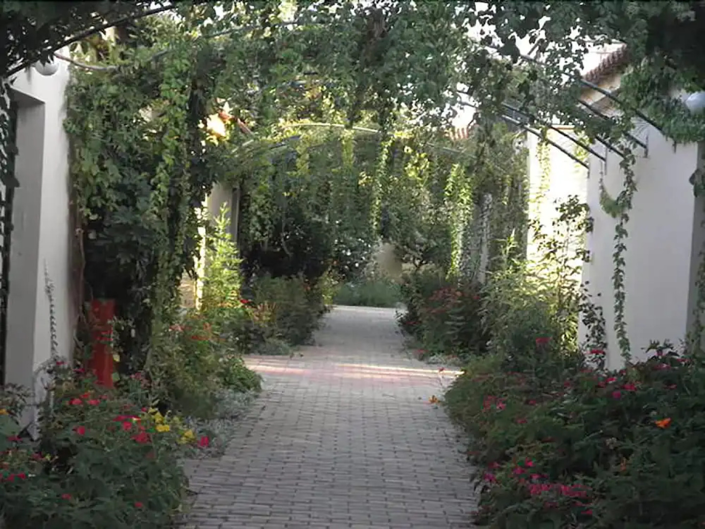 Paleros Garden Village Resort