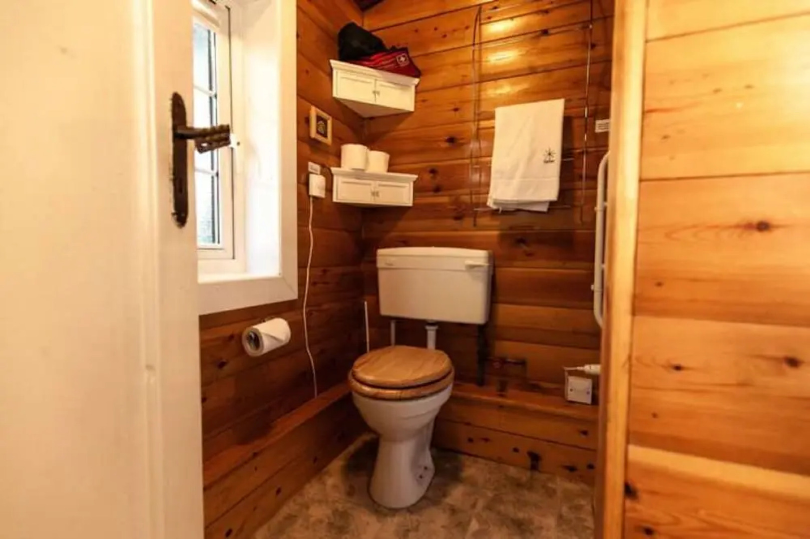 Two Bed Log Cabin in the Mountains