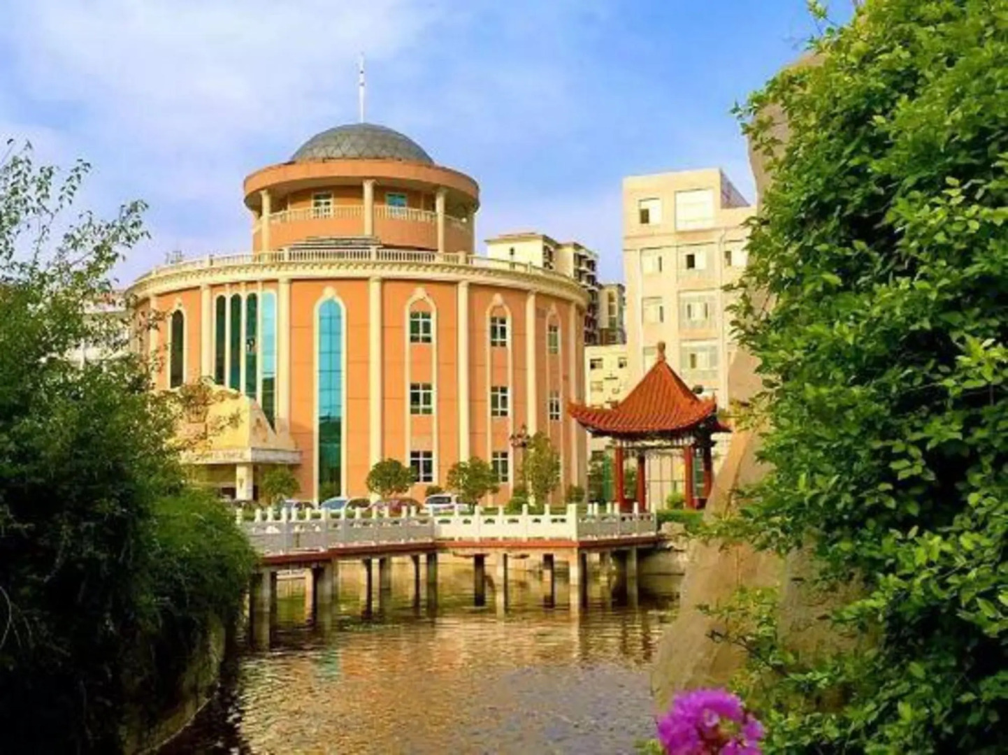 Zhengzhou Cheered Hotel