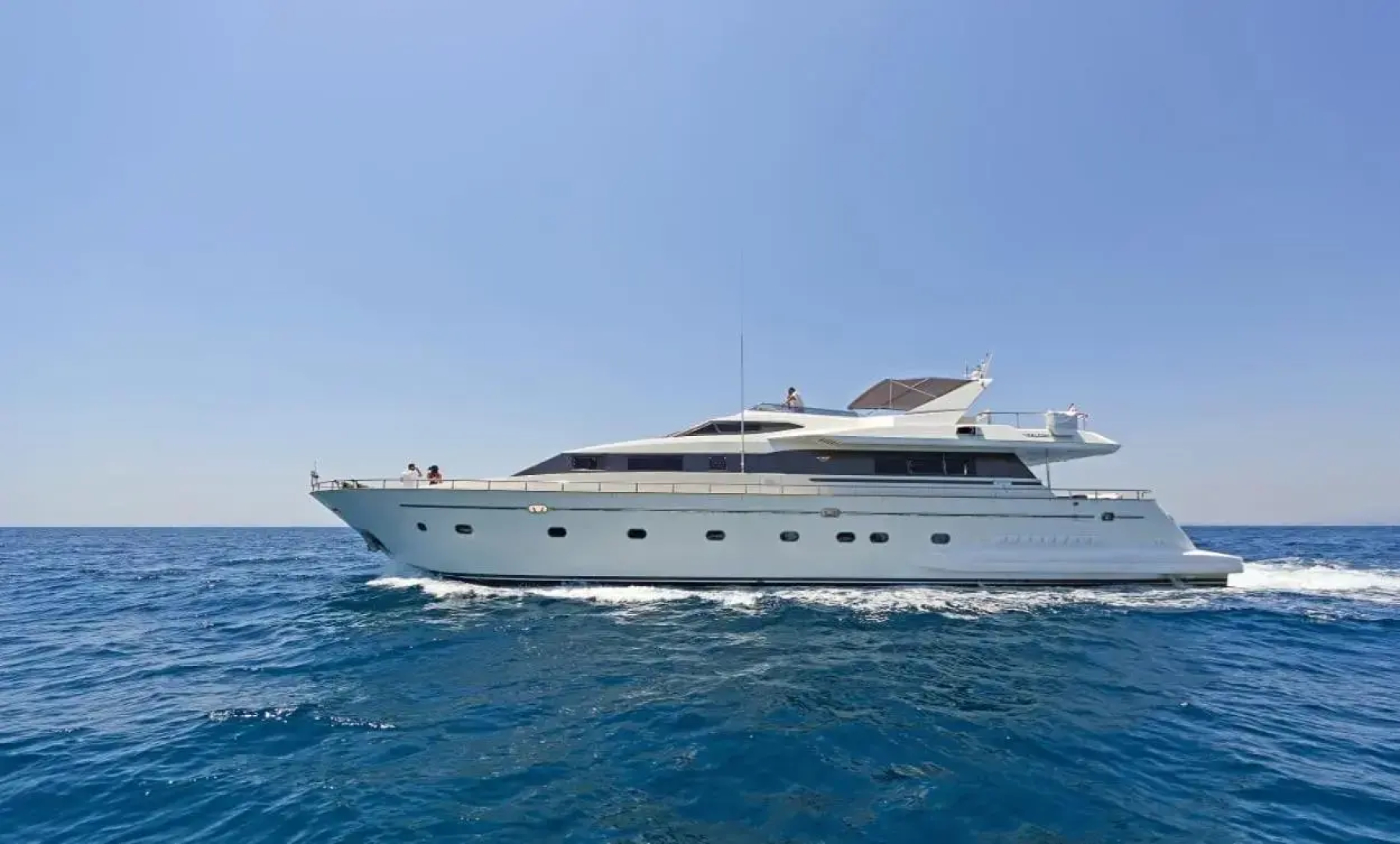 Falcon superyacht 100ft