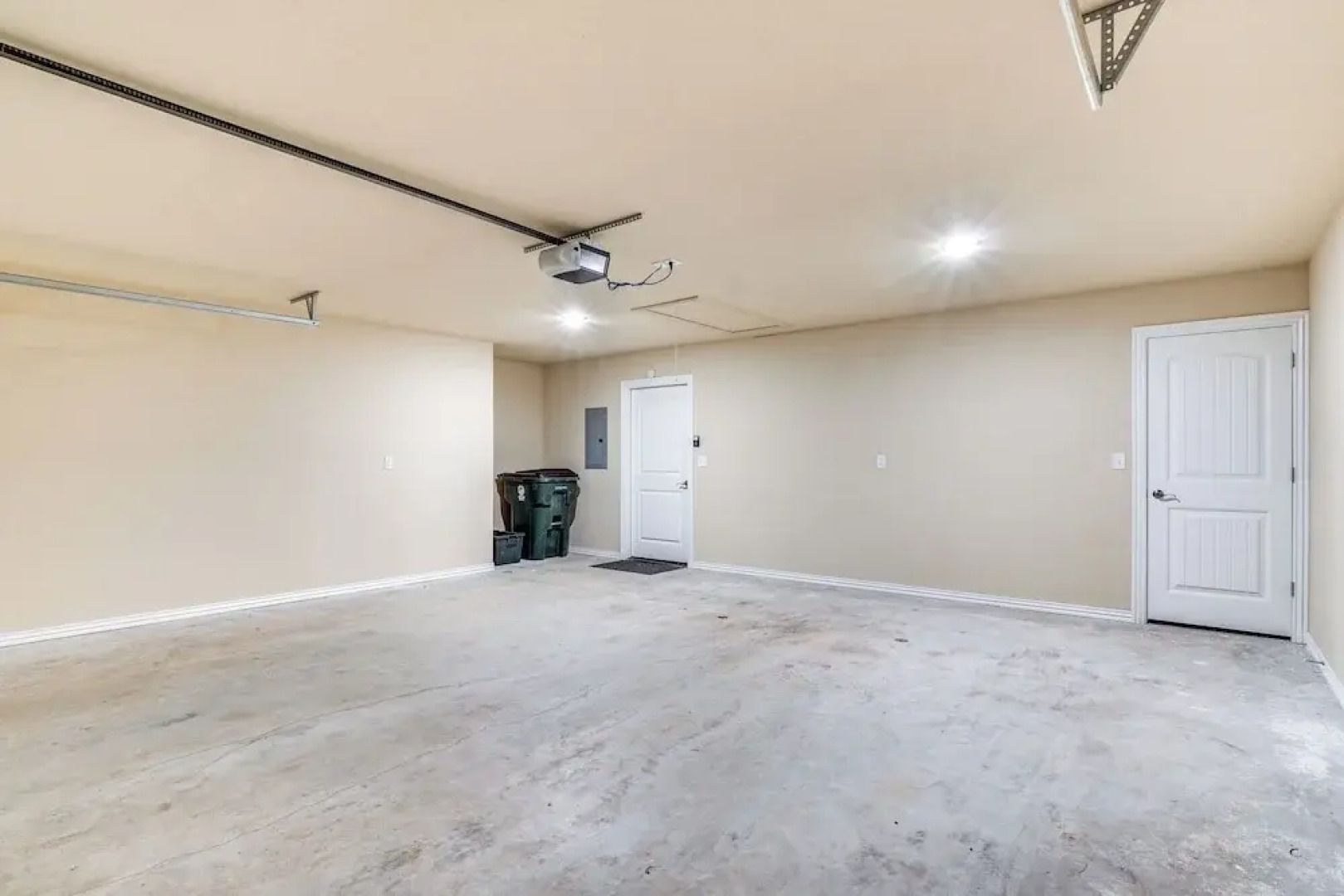 Table Rock Lake Retreat: Walk to Shore!