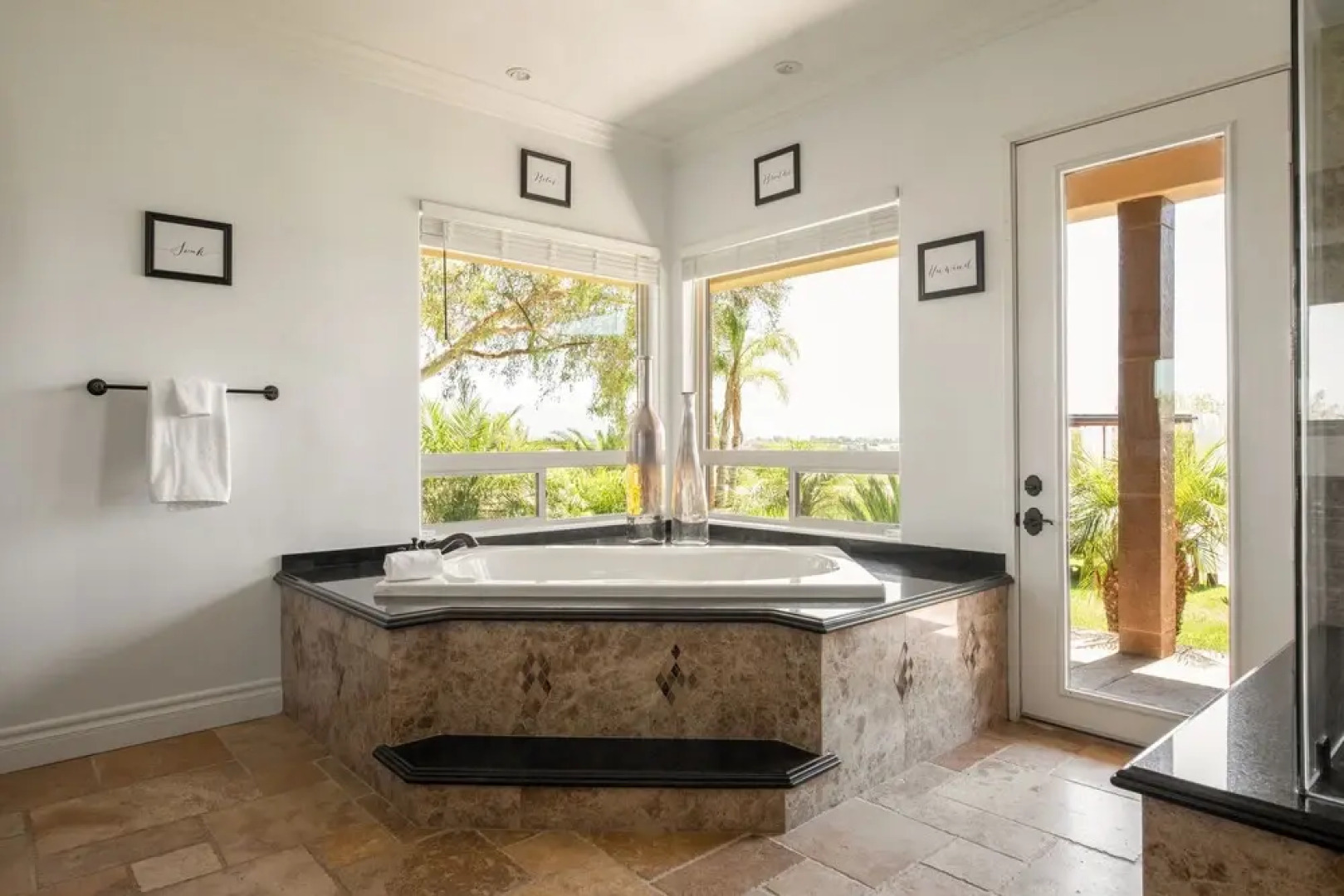 Villa Cabernet by Avantstay Expansive & Private Estate w/ Pool, Hot Tub & Outdoor Kitchen!