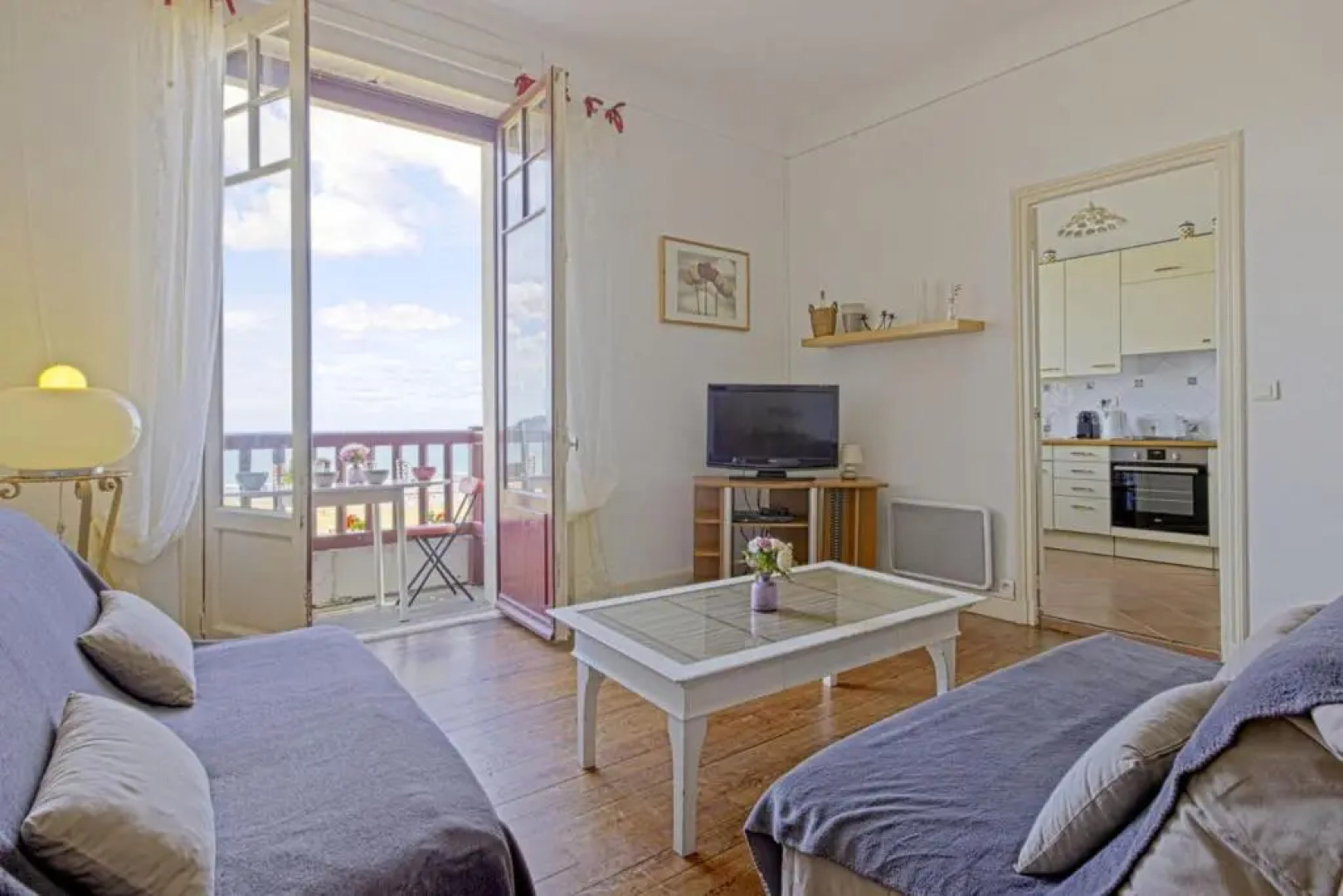 Nice quiet 3 1br with balcony and view on the beach of Hendaye Welkeys