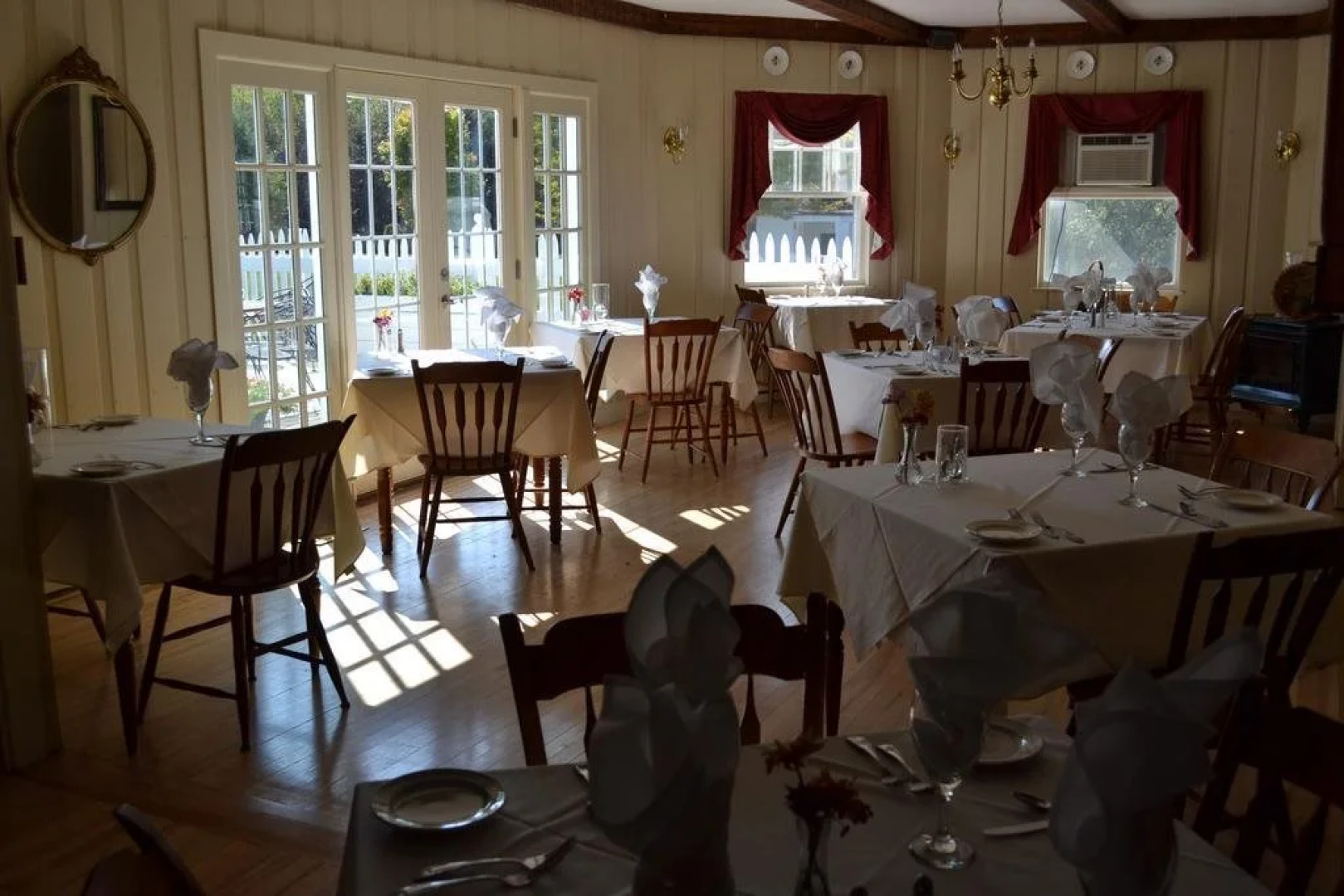 Lovett's Inn and Restaurant