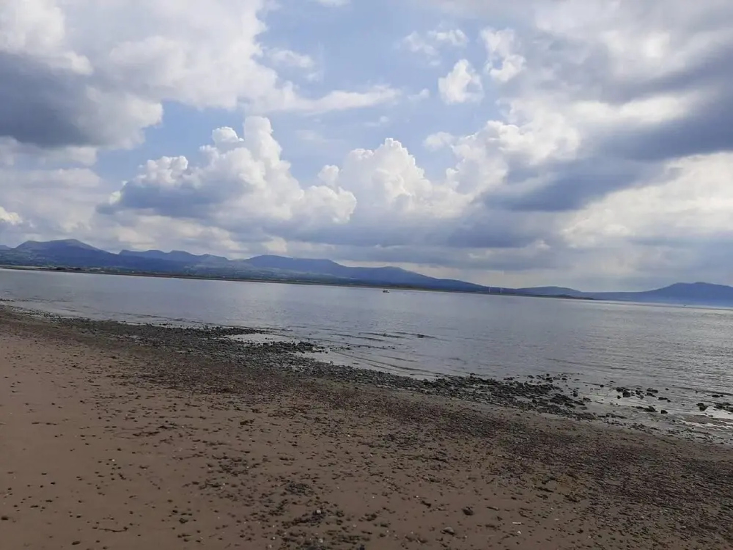 Min yr Afon - Cabin - Sleeps 2 - Hot Tub - Parking