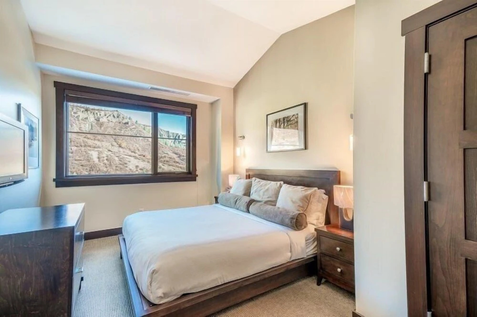 Luxury 3 Bedroom Slopeside Mountain Vacation Rental With Hot Tubs