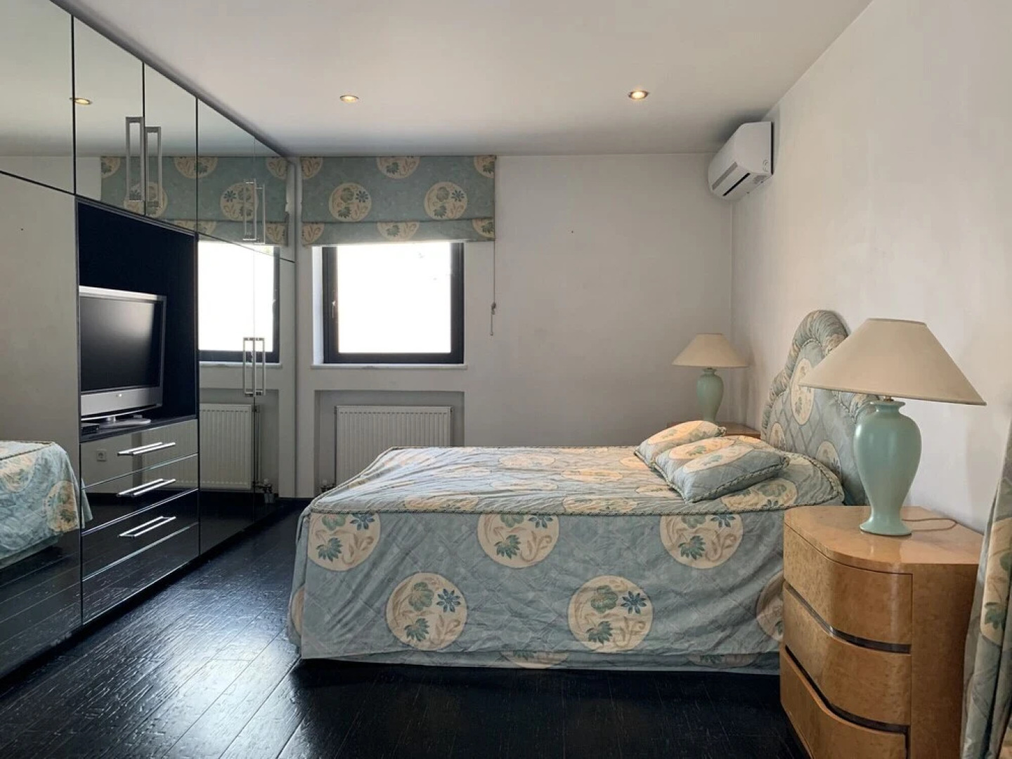 Luxury Villa Marathon