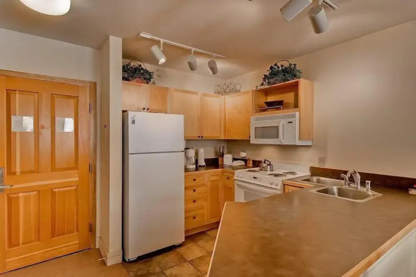 1 Bedroom Silvermill Rental in River Run Village Steps from the River Run Gondola