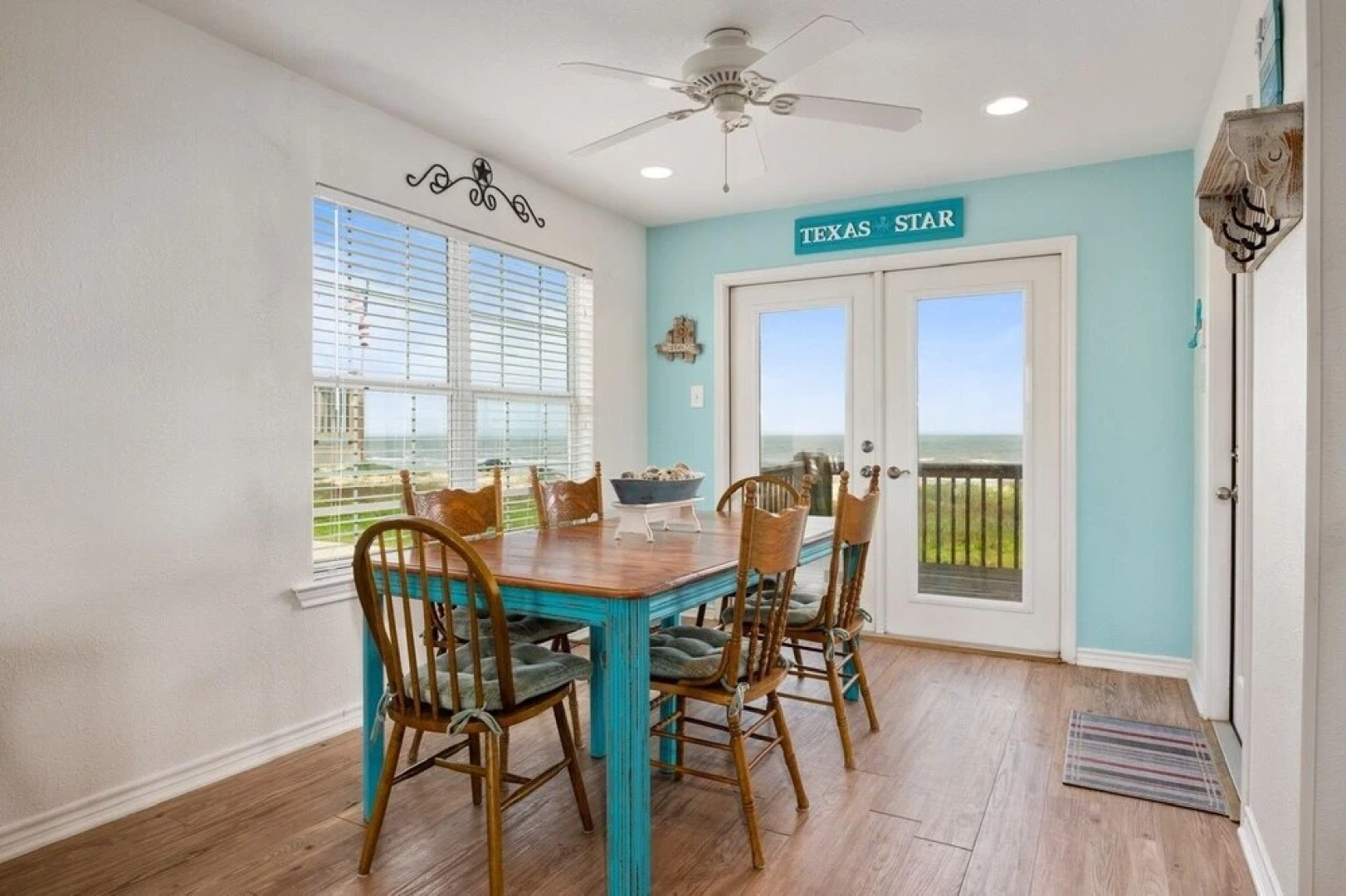 A Texas Star 3 Bedroom Home by RedAwning