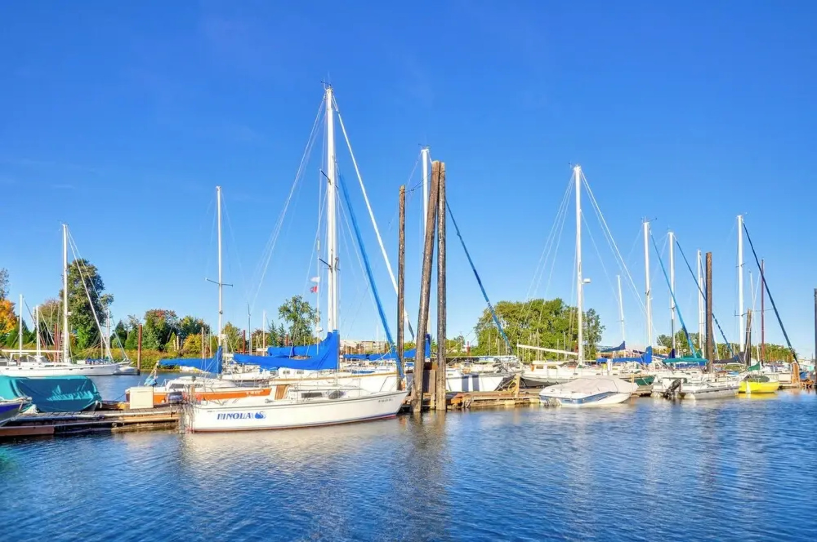 Portland Floating Home Getaway w/ Sauna!
